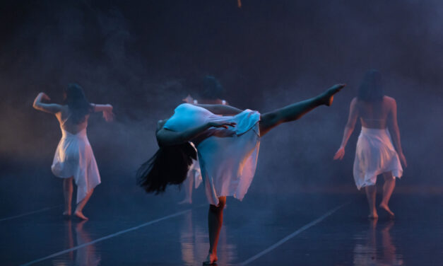 Lux Humanum Teatro Raúl Flores Canelo